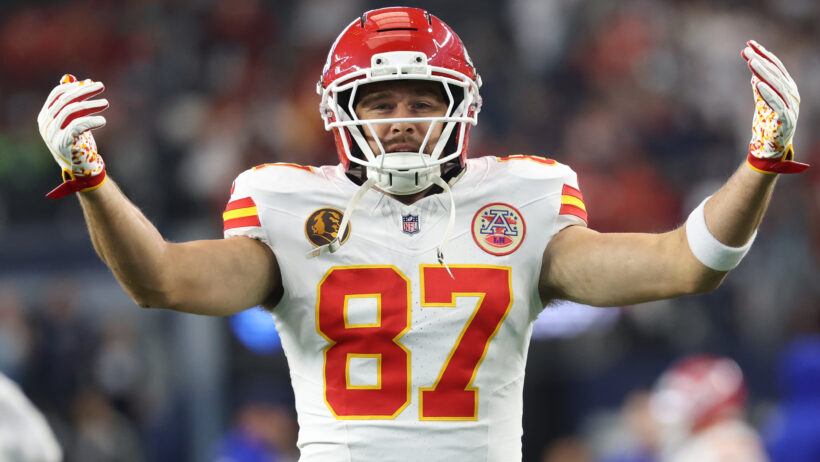 Kansas City Chiefs tight end Travis Kelce gesturing