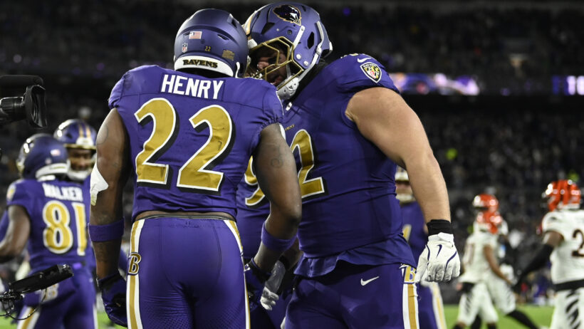 Derrick Henry celebrating with teammates