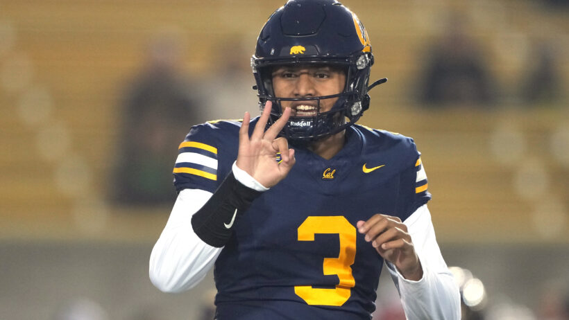 Jaron-Keawe Sagapolutele holds up three fingers