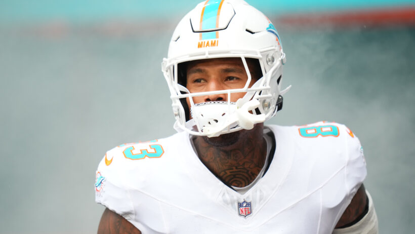 Darren Waller takes the field pregame