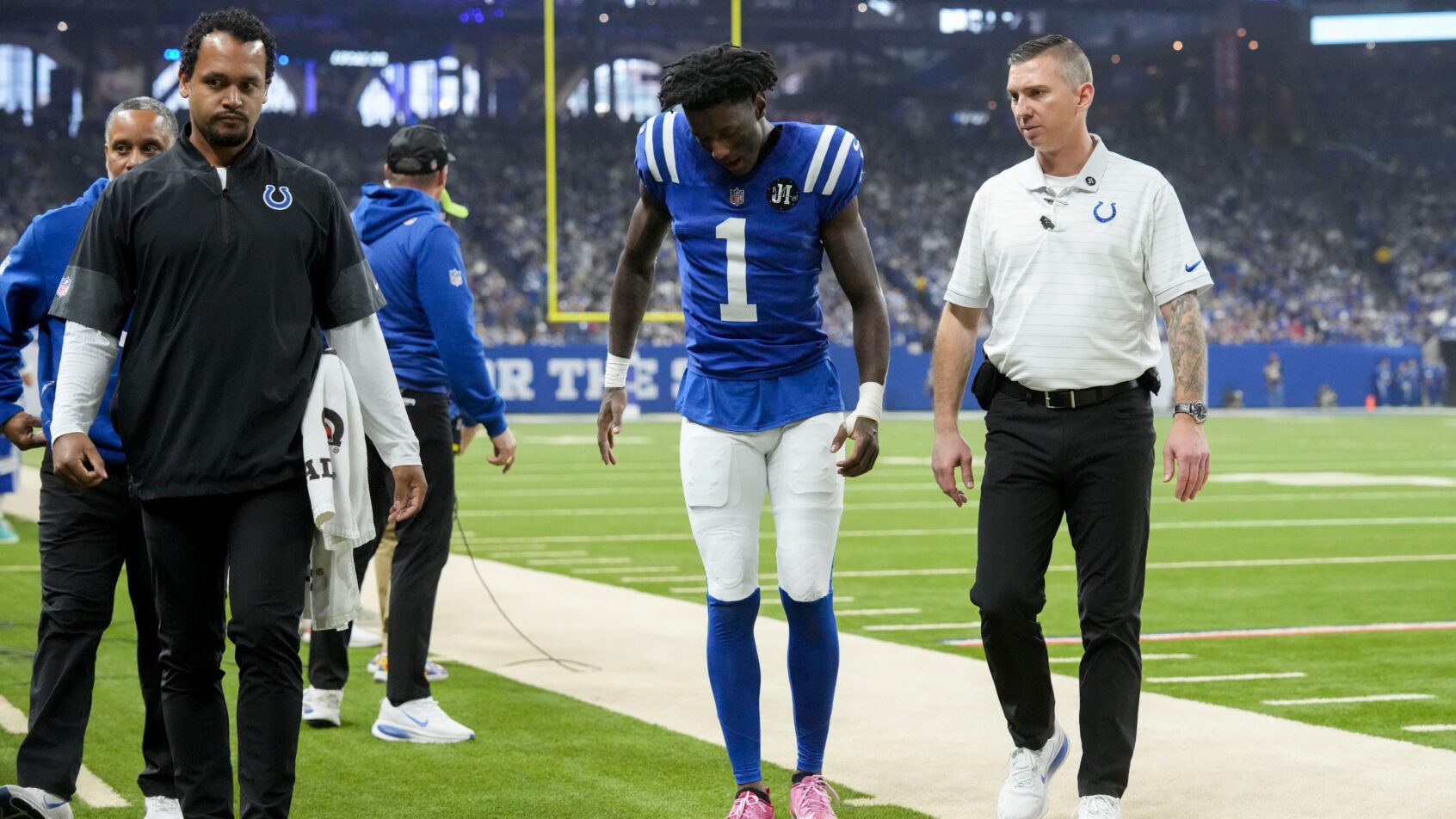 Indianapolis Colts cornerback Sauce Gardner limps off the field injured