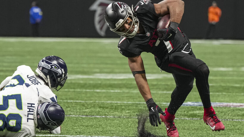 Bijan Robinson keeps his balance and eludes the Seattle defense.
