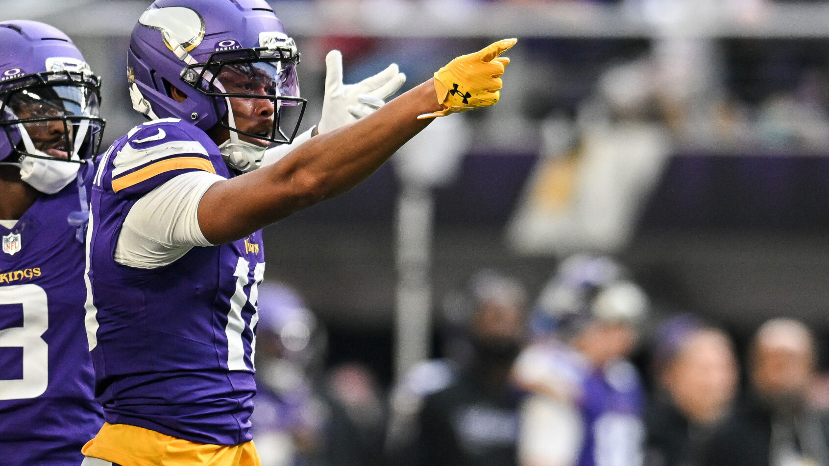 Justin Jefferson pointing for first down