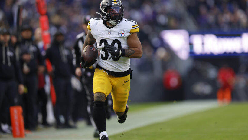 Pittsburgh Steelers running back Jaylen Warren running down the sideline with the ball