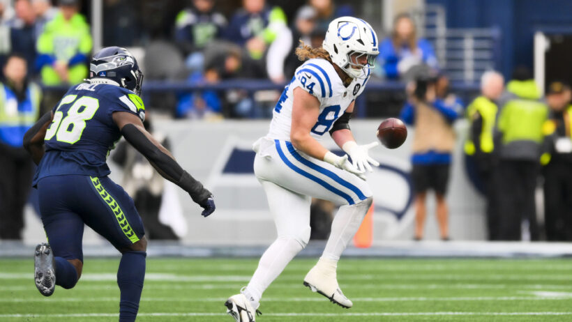 Indianapolis Colts tight end Tyler Warren catching a pass
