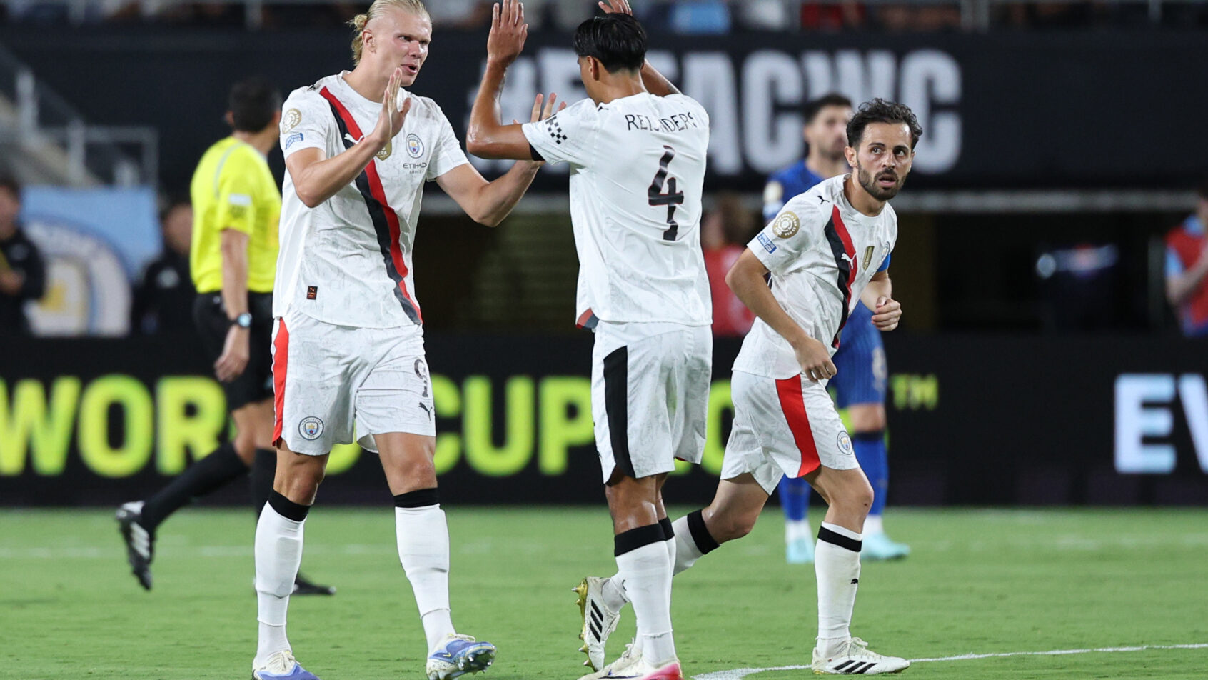 EERLING-HAALAND-REIJNDERS-E-BERNARDO-SILVA-JOGADORES-DO-MANCHESTER-CITY-DURANTE-PARTIDA-CONTRA-O-AL-HILAL-NO-MUNDIAL-DE-CLUBES-DA-FIFA