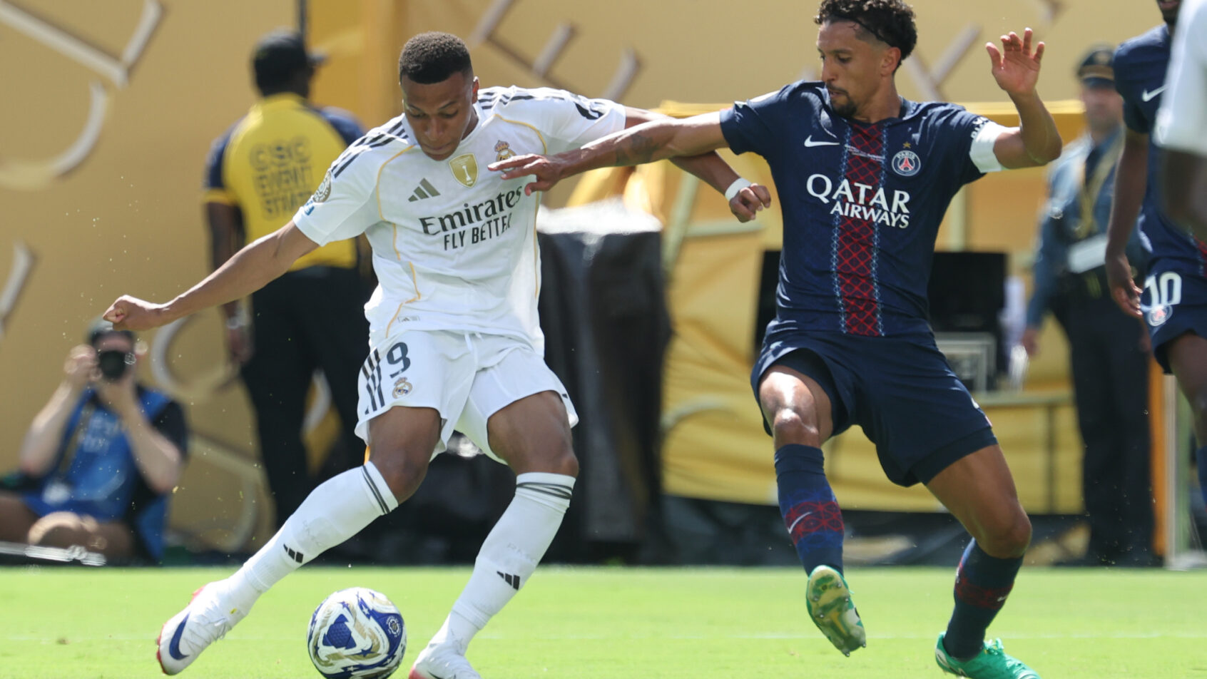 KYLIAN-MBAPPE-ATACANTE-DO-REAL-MADRID-CONTRA-MARQUINHOS-ZAGUEIRO-DO-PSG-DURANTE-PARTIDA-DA-COPA-DO-MUNDO-DE-CLUBES-DA-FIFA