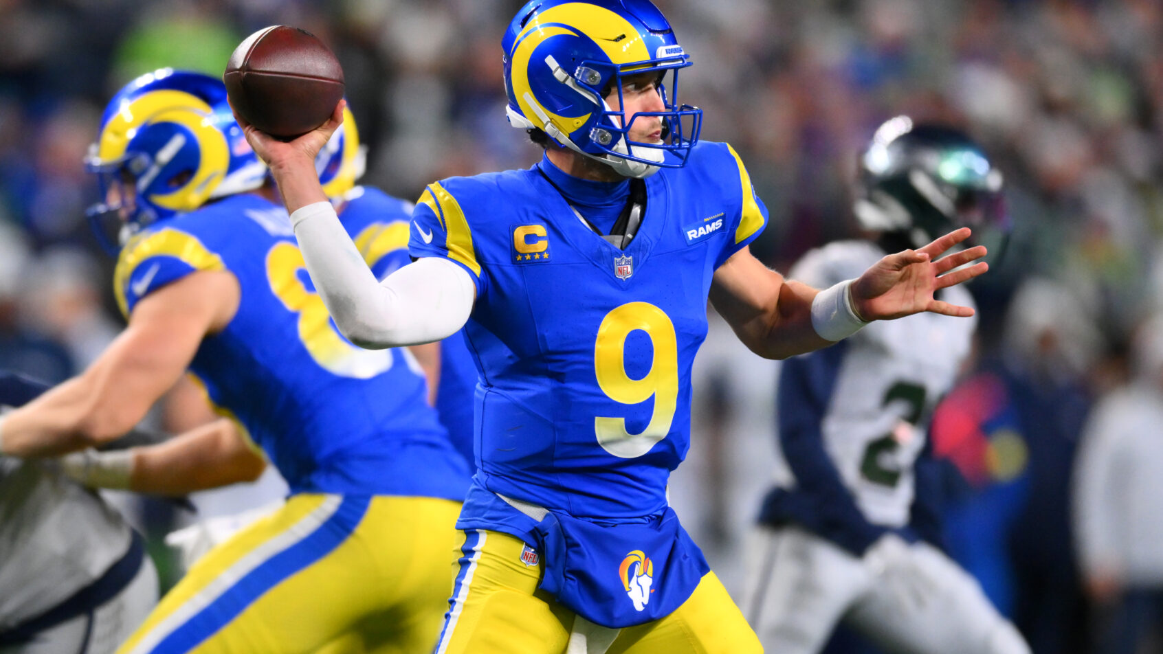 Los Angeles Rams quarterback Matthew Stafford throwing a pass