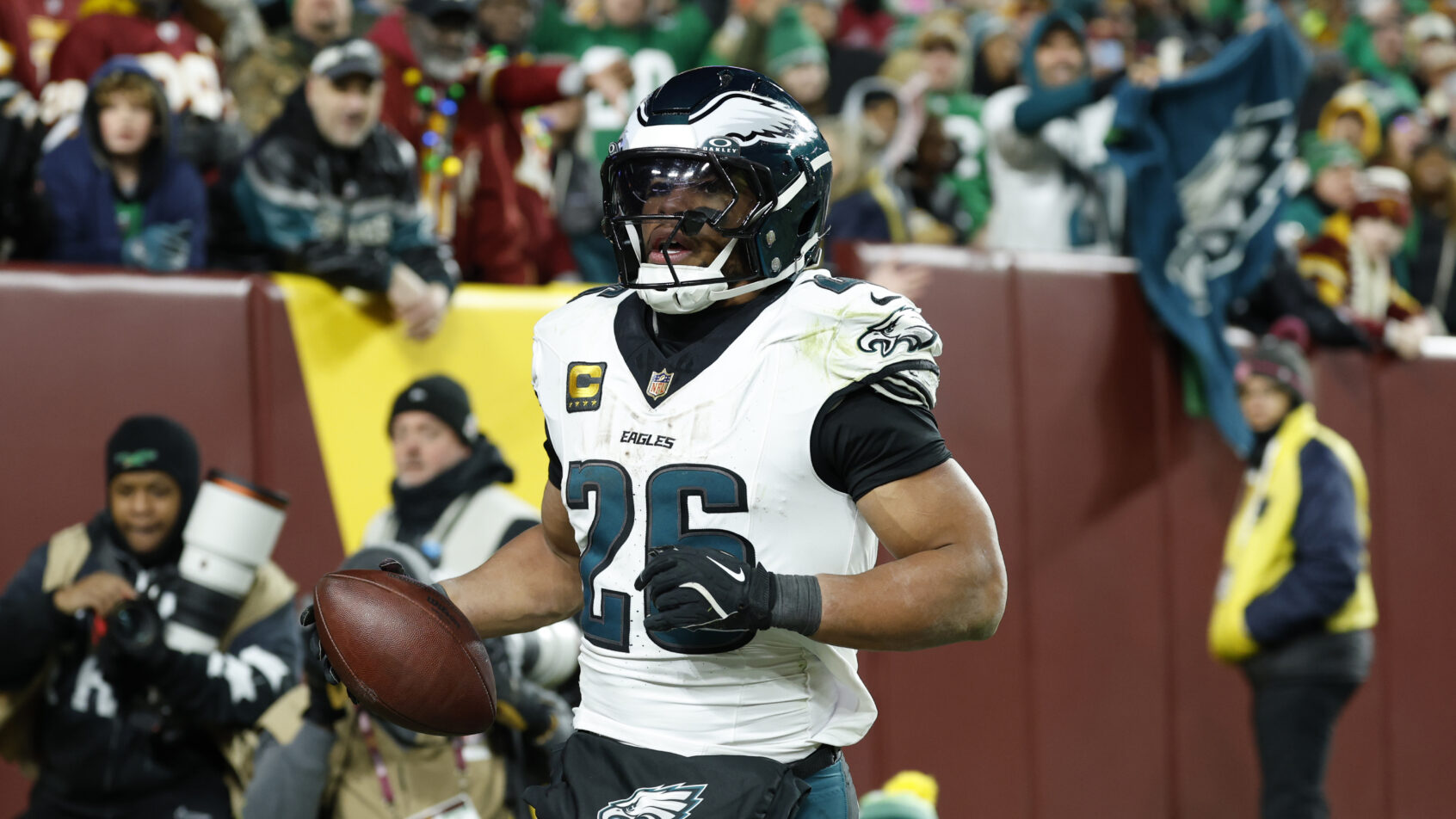 Saquon Barkley celebrates a TD versus the Commanders.