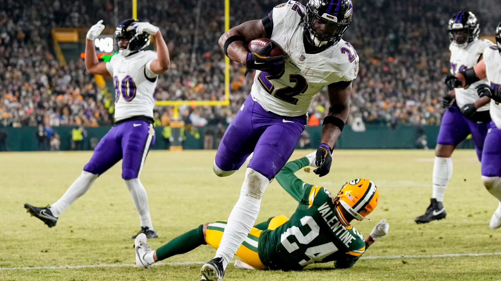 Derrick Henry scores a touchdown versus the Packers.