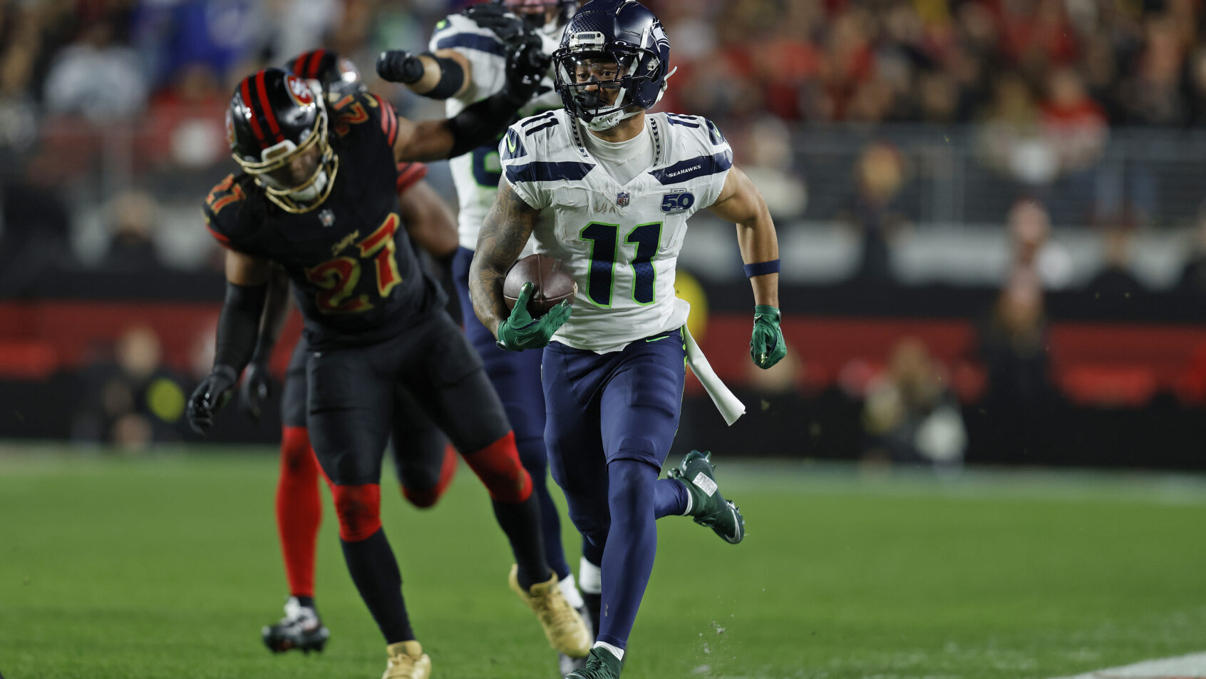 Jaxon Smith-Njigba running down the sideline