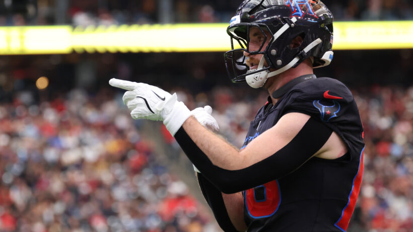 Dalton Schultz reacts after a reception