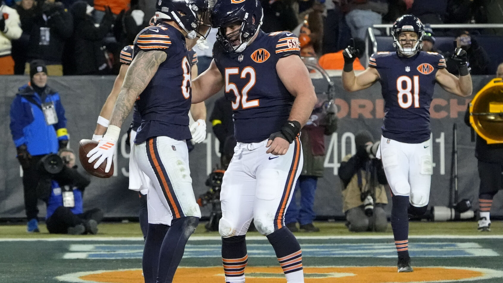 Colston Loveland celebrating in the endzone after scoring a touchdown