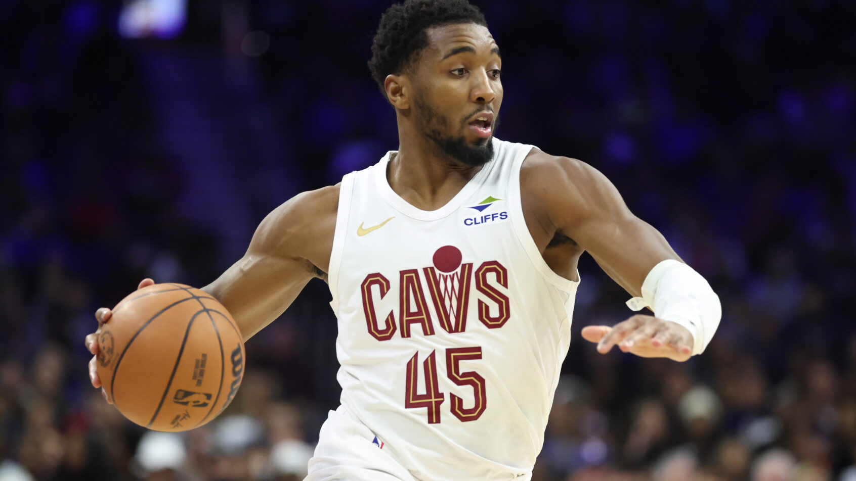 Donovan Mitchell leads the Cavs against the Hornets.