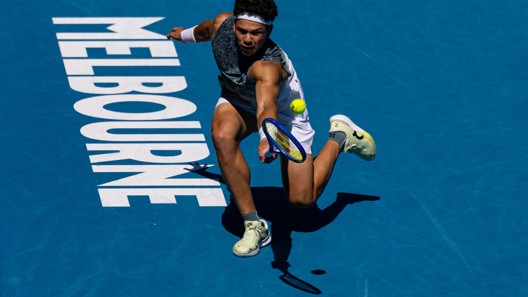 Ben Shelton hitting a foerhand