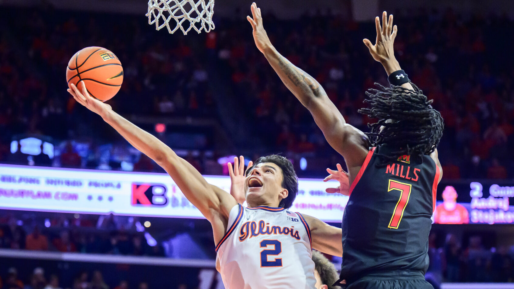 Andrej Stojakovic reaching for layup