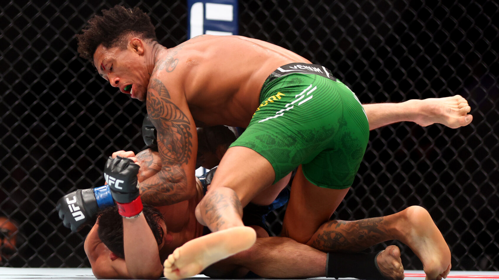 VINICIUS-OLIVEIRA-LUTA-CONTRA-RIKY-SIMON-NO-UFC-303