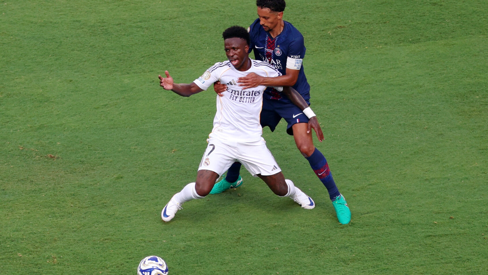 MARQUINHOS-ZAGUEIRO-DO-PSG-MARCANDO-VINICIUS-JUNIOR-ATACANTE-DO-REAL-MADRID-NO-MUNDIAL-DE-CLUBES-DA-FIFA-2025