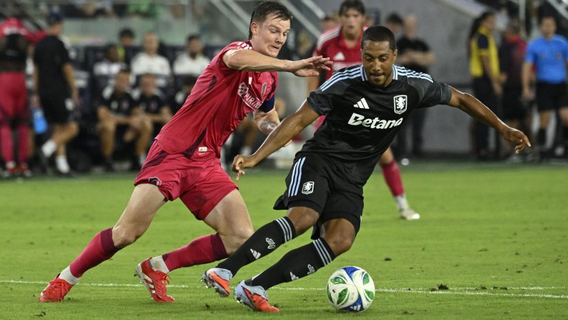 YOURI-TIELEMANS-JOGADOR-DO-ASTON-VILLA-DURANTE-AMISTOSO-CONTRA-O-ST-LOUIS-CITY