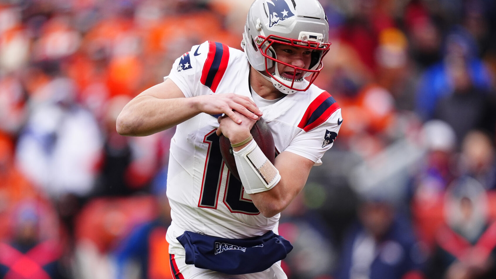 Drake Maye carries the ball versus the Broncos in the AFC Championship Game.
