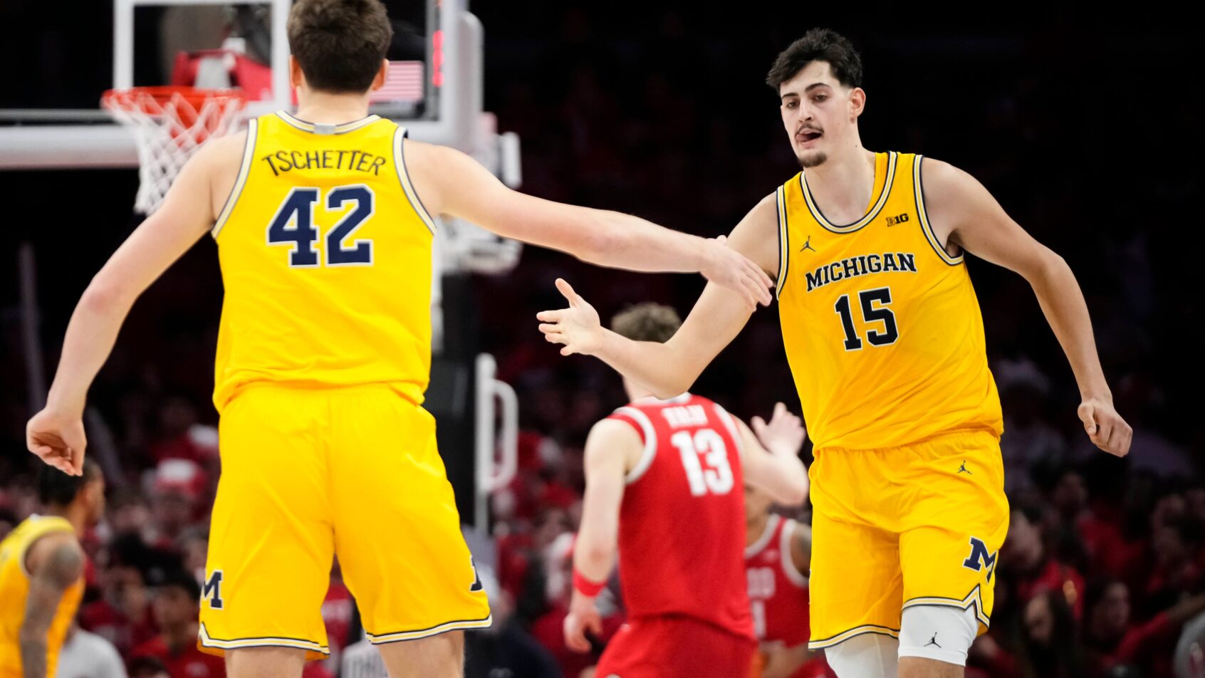 Michigan Wolverines center Aday Mara high-fives forward Will Tschetter