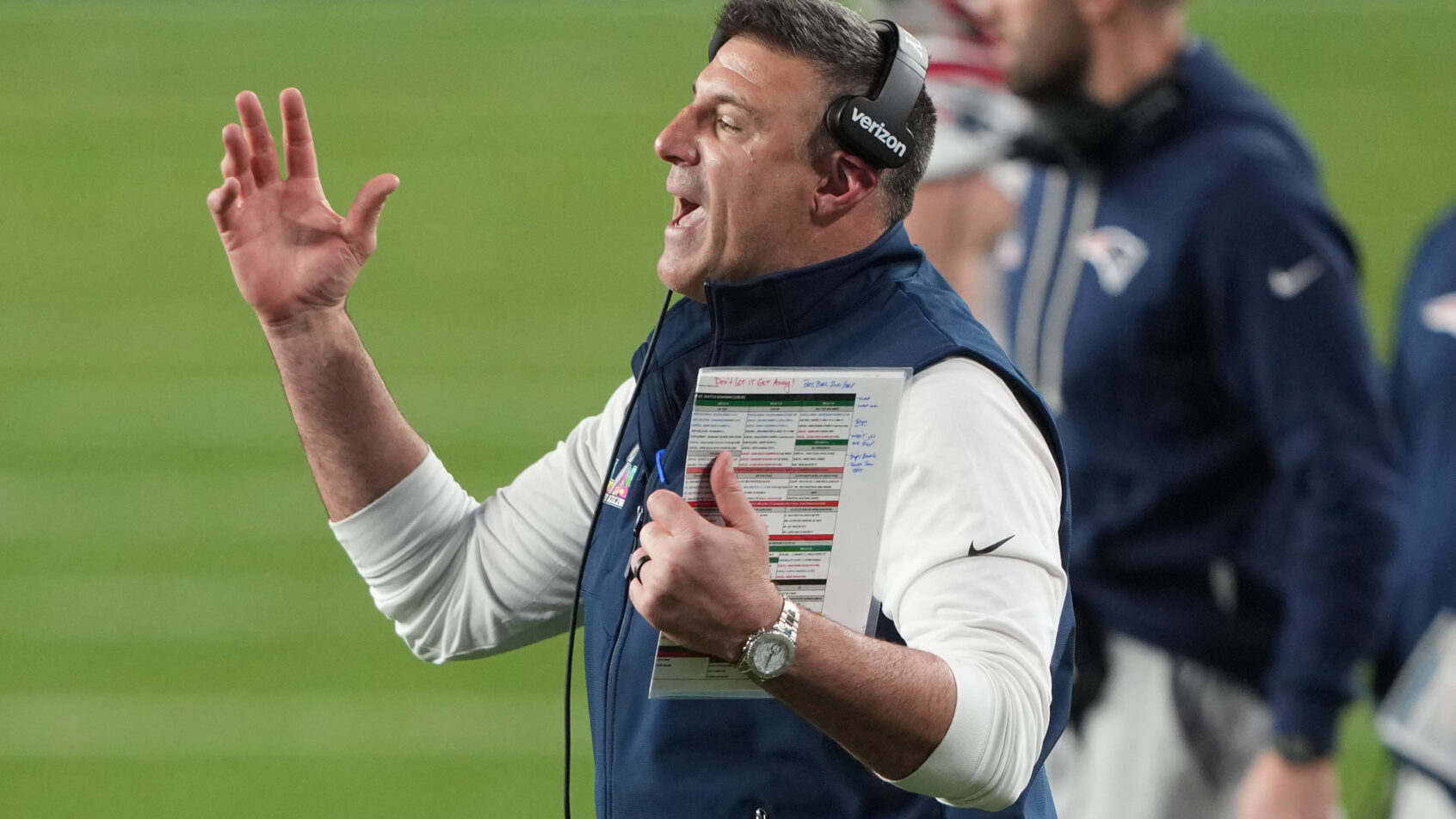 Mike Vrabel yells from the sidelines during the Patriots Super Bowl loss.