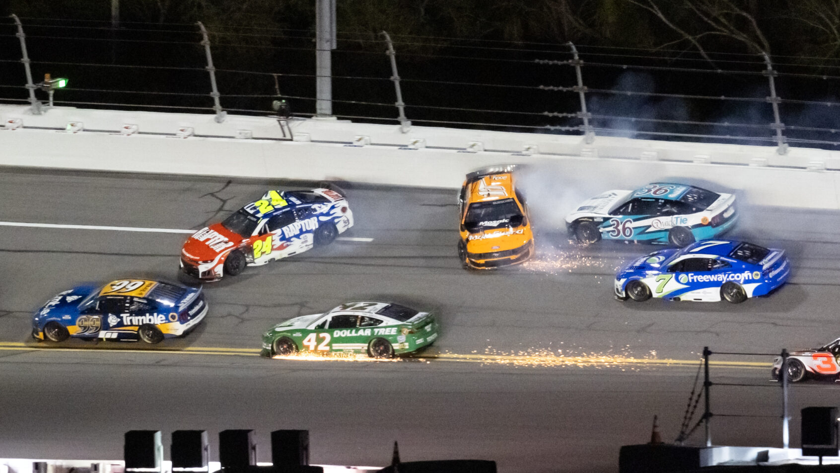 William Byron crashes during Daytona Duel 1 (2026).