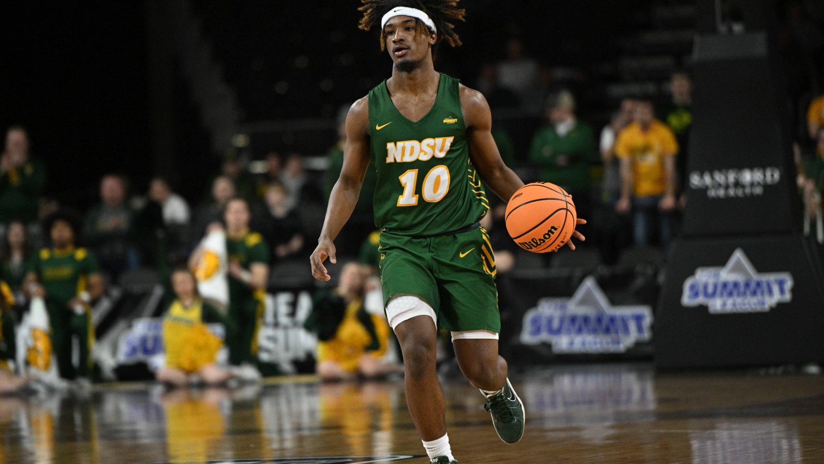 Damari Wheeler-Thomas dribbling