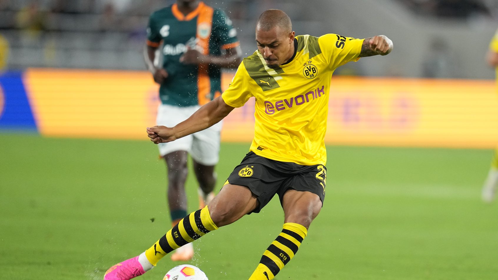 DONYELL-MALEN-ATACANTE-ROMA-EM-ACAO-PELO-BORUSSIA-DORTMUND
