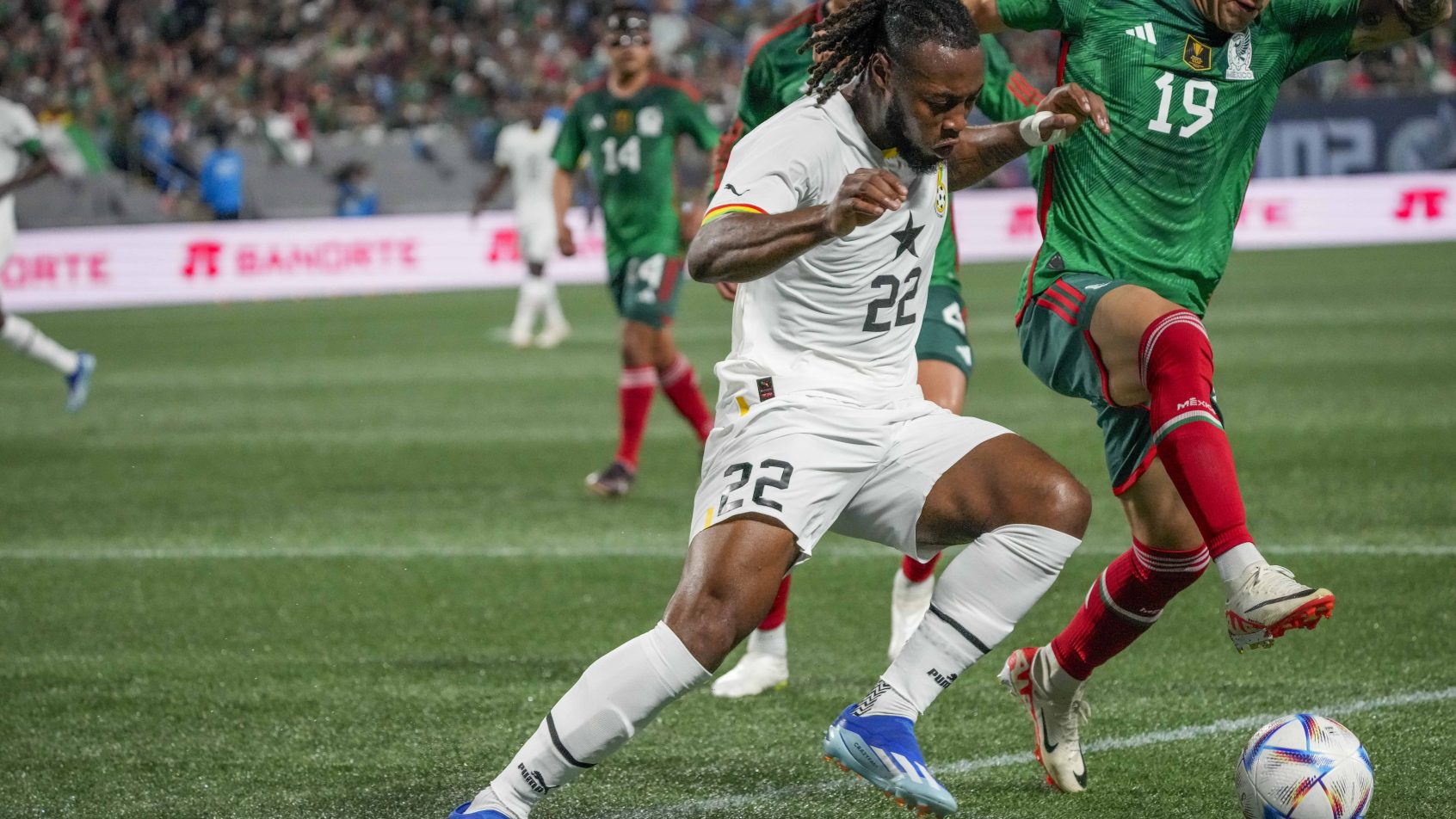 ANTOINE-SEMENYO-ATACANTE-MANCHESTER-CITY-JOGANDO-SELECAO-GANA