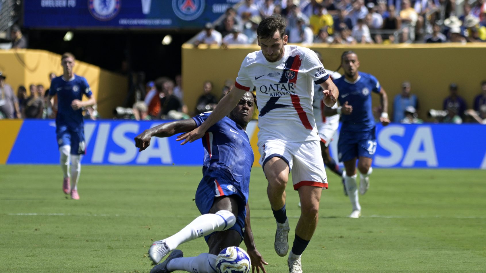 TREVOH-CHALOBAH-ZAGUEIRO-CHELSEA-DIVIDIDA-KHVICHA-KVARATSKHELIA-ATACANTE-CHELSEA