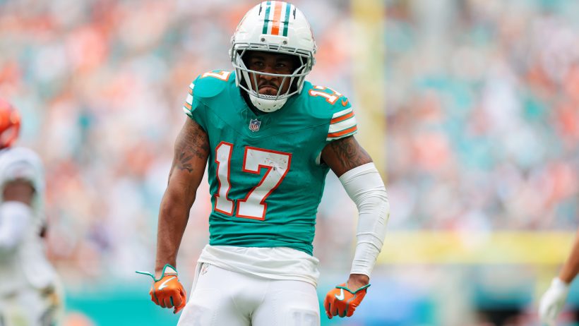 Jaylen Waddle celebrates a first down vs the Bengals.