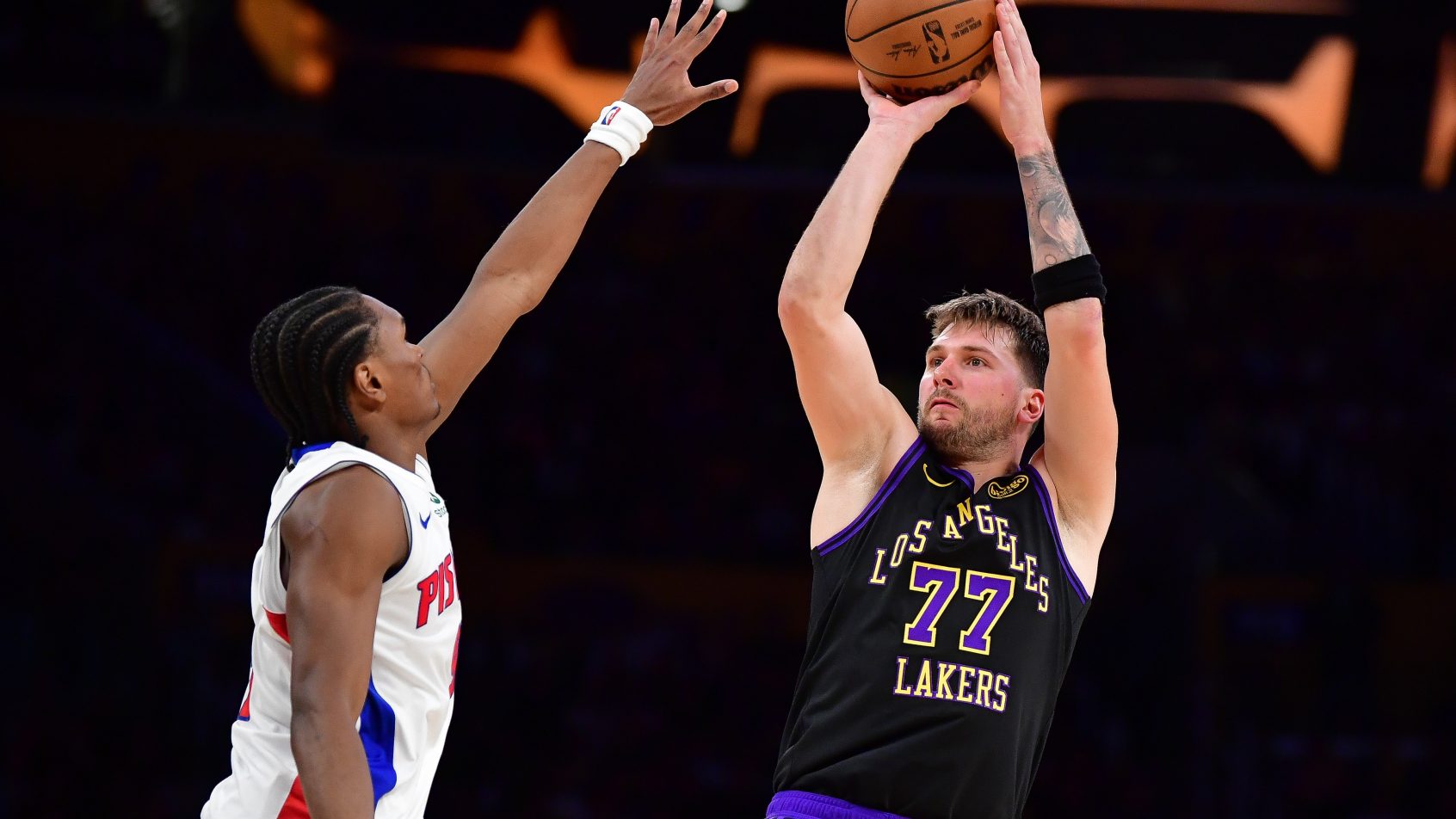 Luka Doncic shoots against Detroit Pistons guard Ausar Thompson