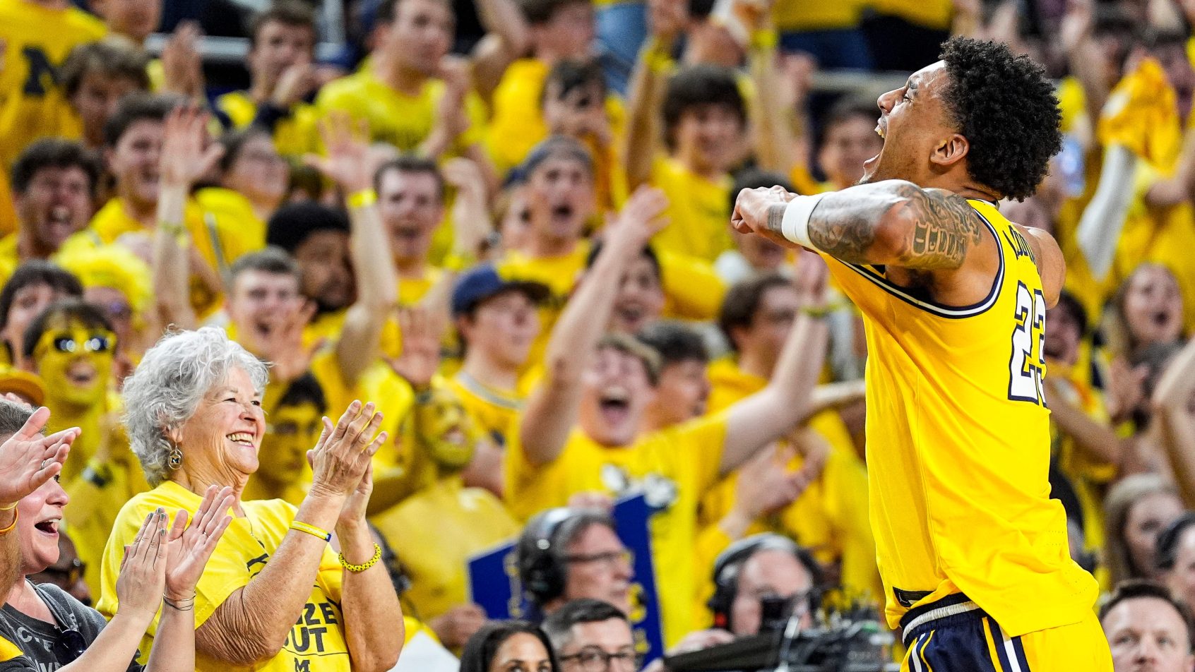 Yaxel Lendeborg celebrates with crowd