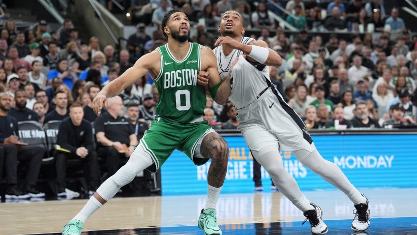 Jayson Tatum fighting for rebound position