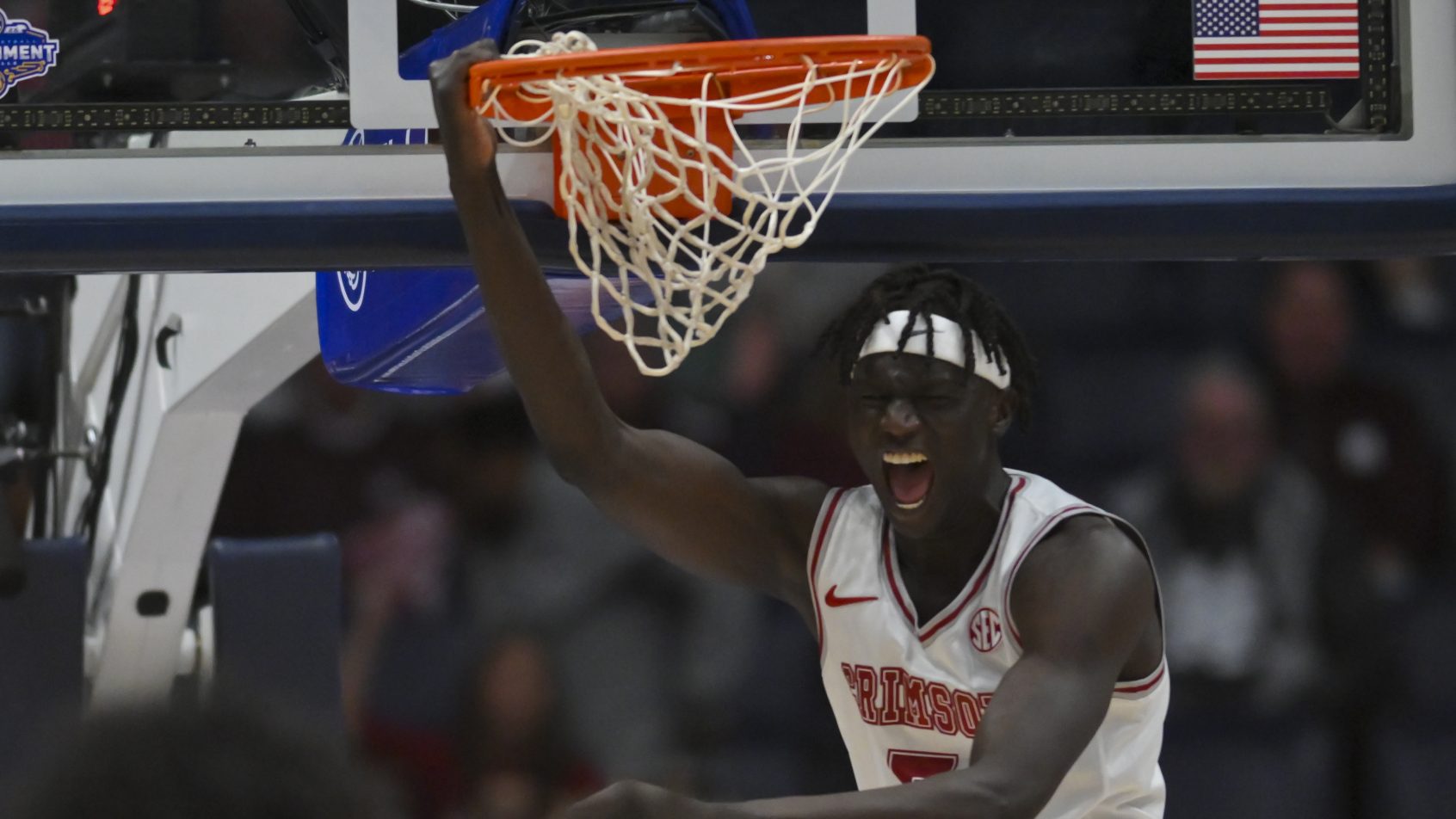 Taylor Bol Bowen dunks the ball