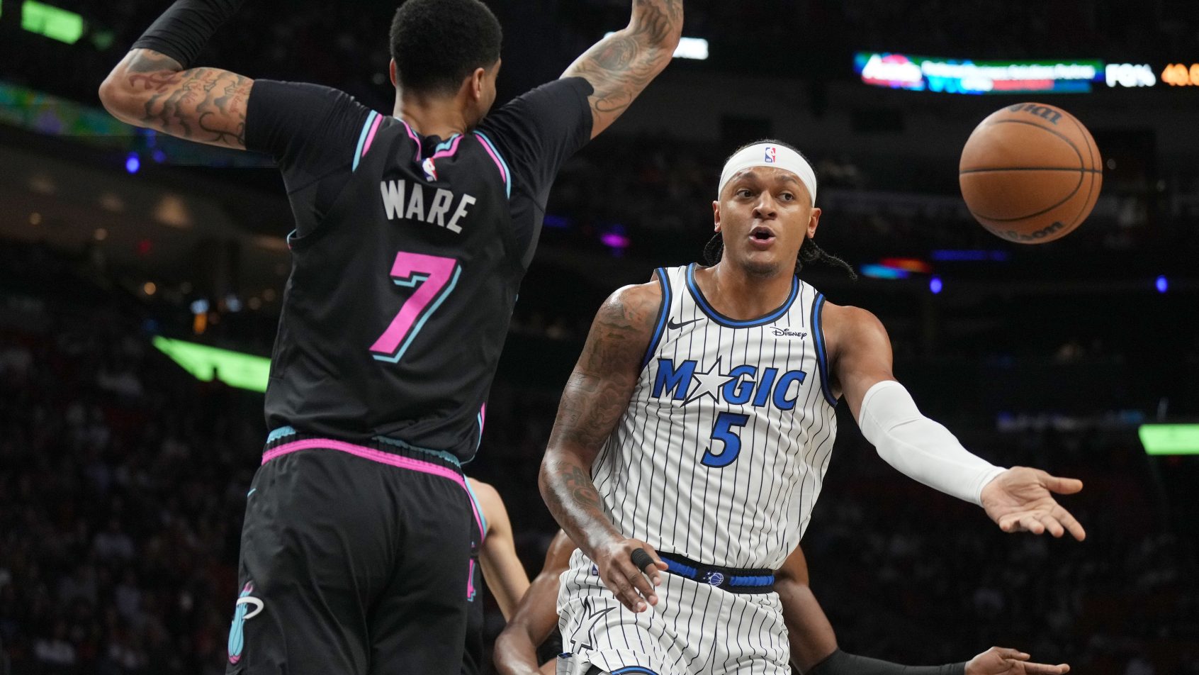 Paolo Banchero making pass