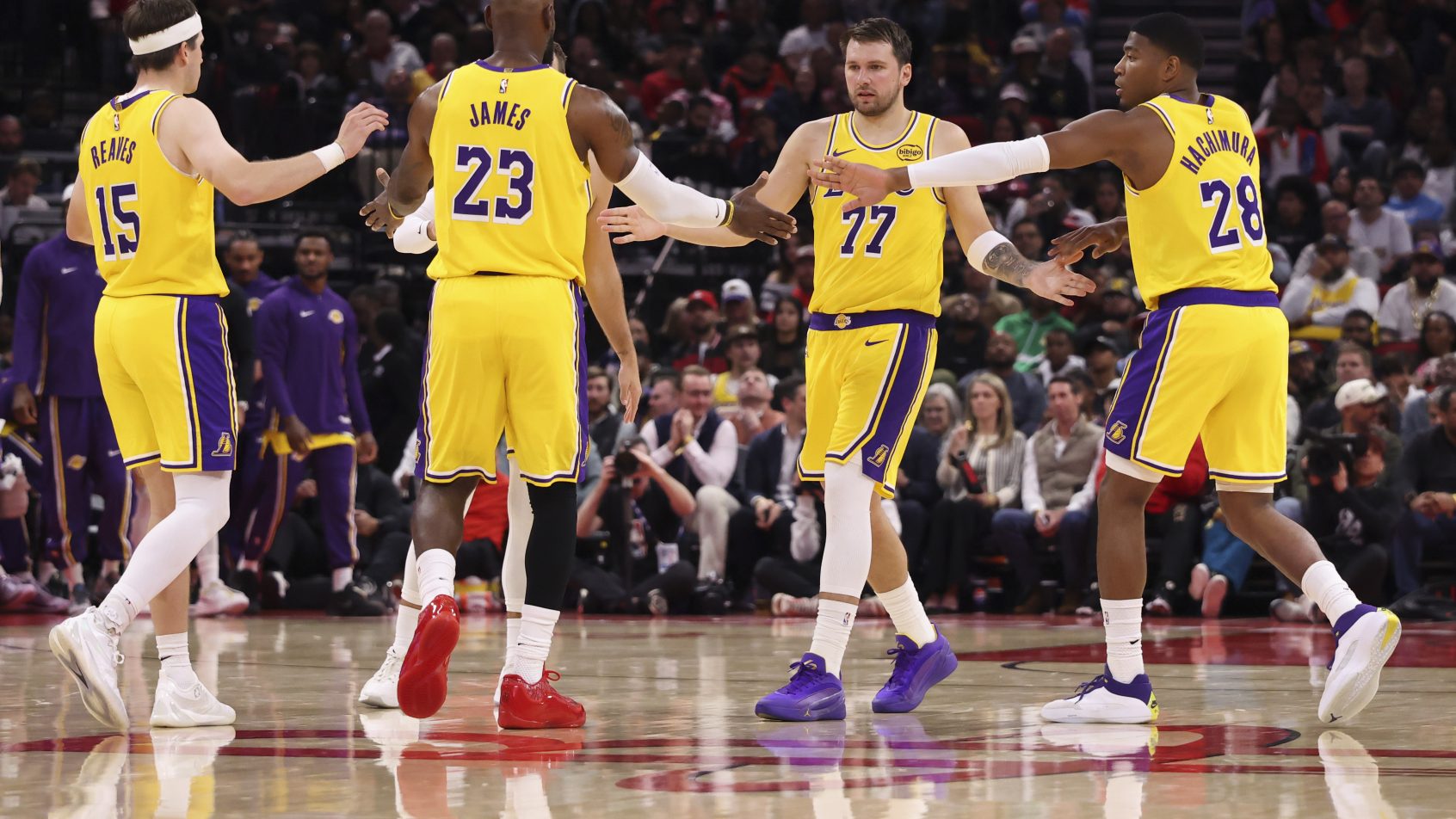 Lakers celebrate at center court