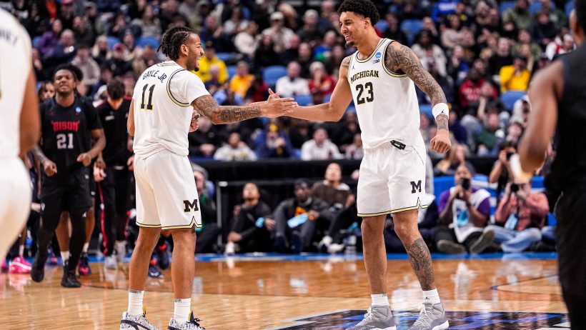Michigan guard Roddy Gayle Jr and Yaxel Lendeborg touch hands