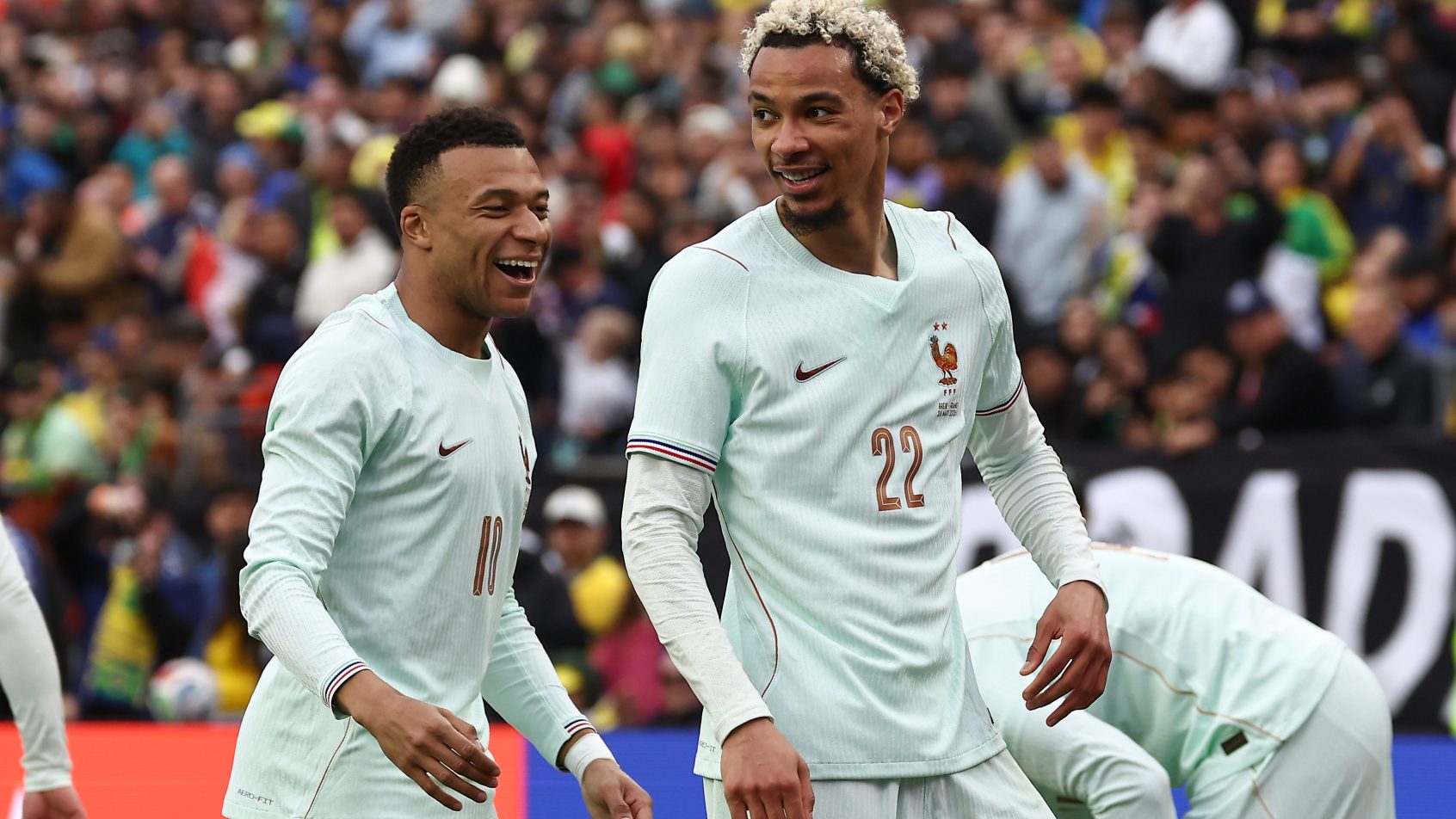 HUGO-EKITIKE-E-KYLIAN-MBAPPE-JOGADORES-DA-SELECAO-DA-FRANCA-EM-AMISTOSO-CONTRA-O-BRASIL