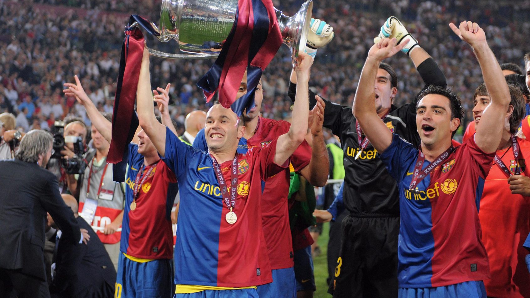 BARCELONA-CAMPEAO-DA-UEFA-CHAMPIONS-LEAGUE-LEVANTANDO-A-TACA-2008-09