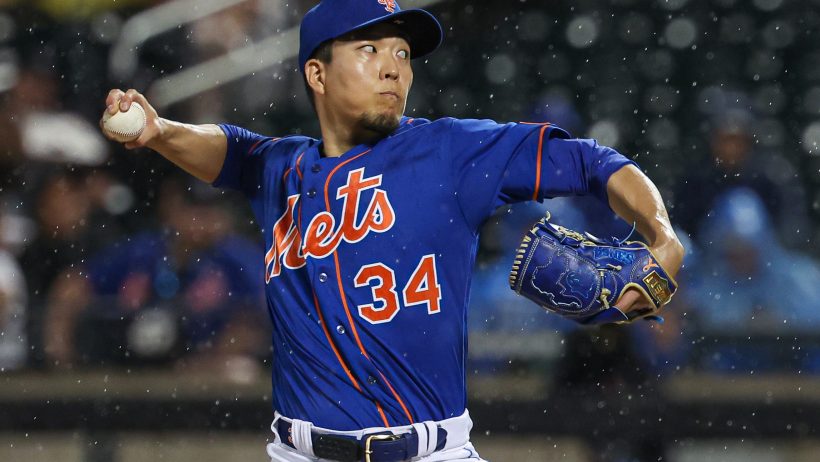 New York Mets starting pitcher Kodai Senga mid-delivery