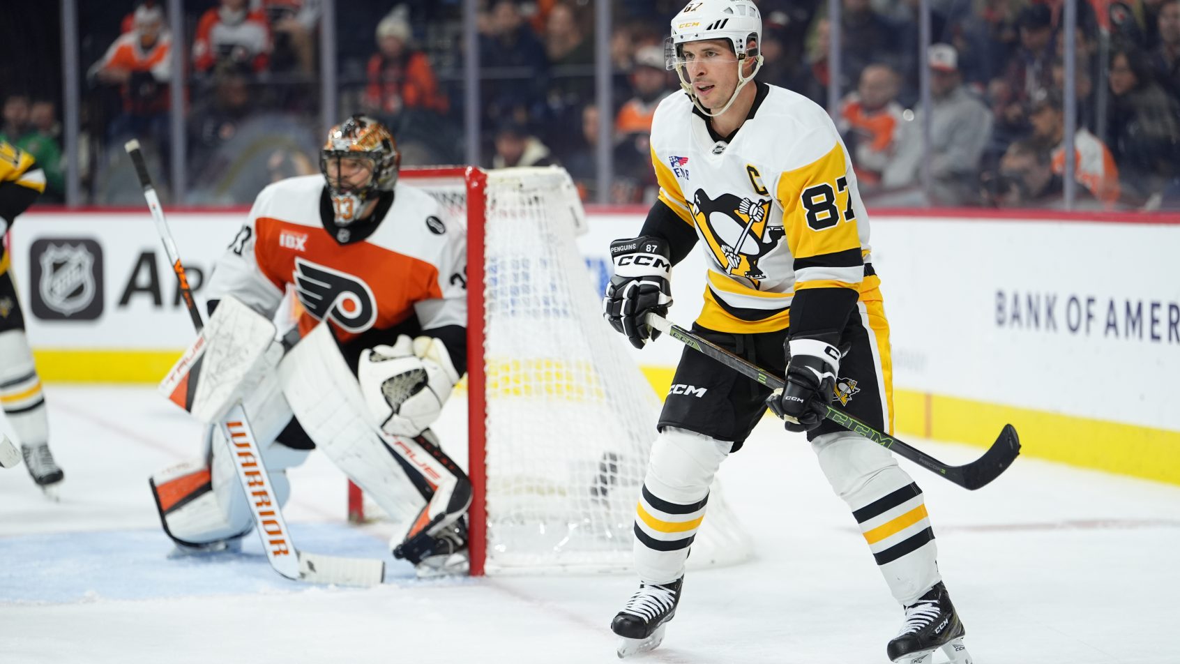 Sidney Crosby goes against the Flyers