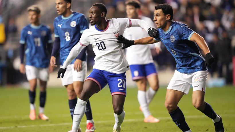 JUNIOR-ALONSO-ZAGUEIRO-DO-ATLETICO-MG-EM-ACAO-PELA-SELCAO-PARAGUAIA