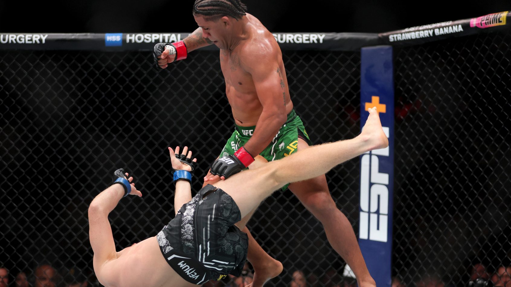 Gilbet Burns gets set to deliver a strike to Jack Della Maddalena at UFC 299.