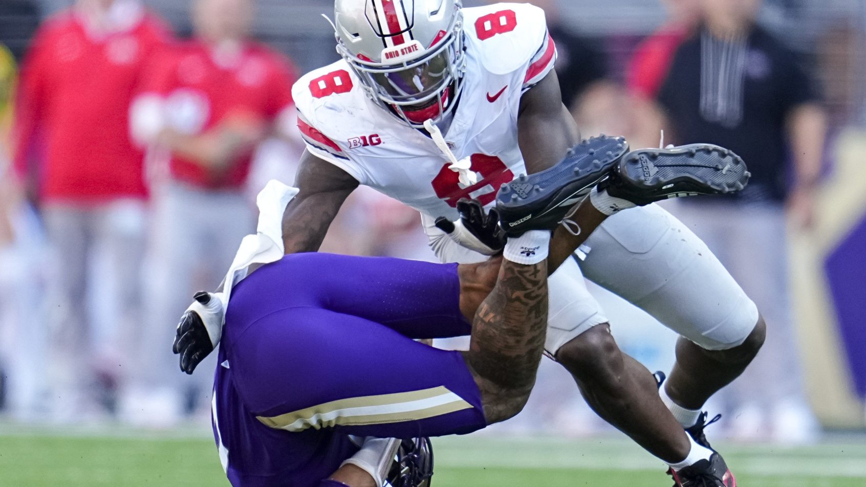 Arvell Reese tackles Demond Williams Jr. in a game versus Washington.