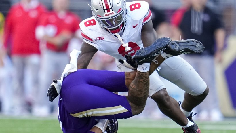 Arvell Reese tackles Demond Williams Jr. in a game versus Washington.
