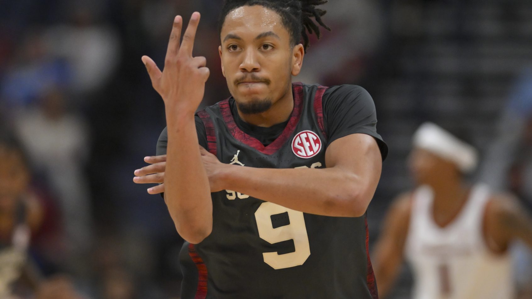 Nijel Pack 3-point make reaction