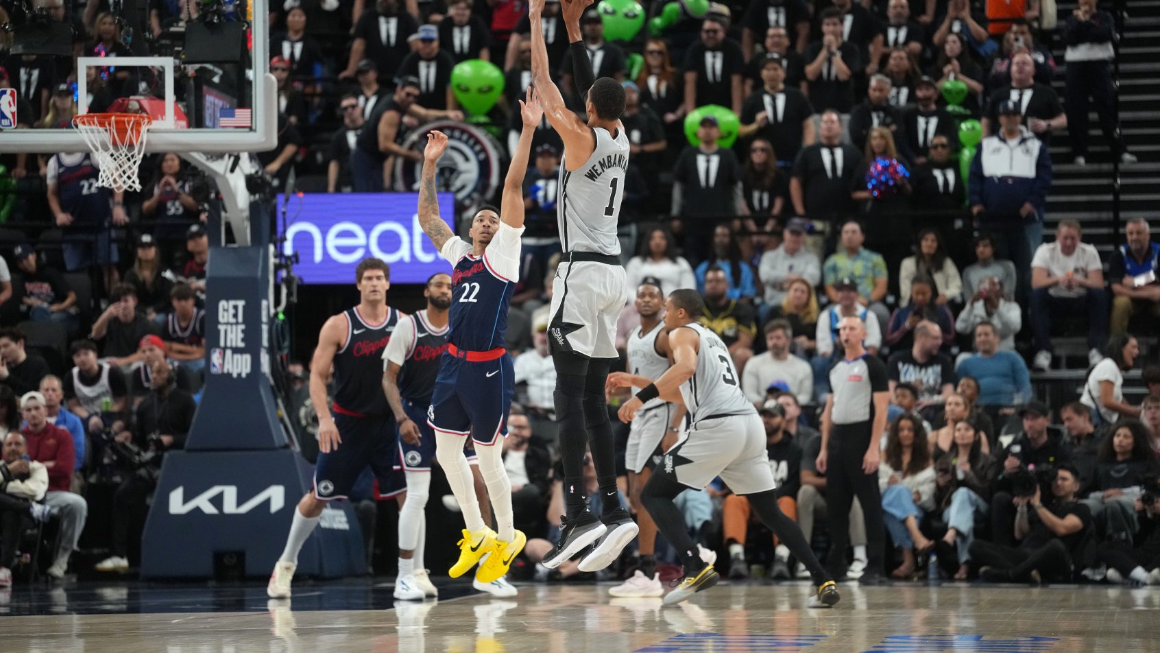 Victor Wembanyama leads the Spurs vs. the Clippers.