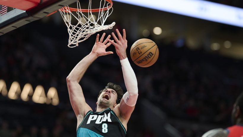 Deni Avdija loses control of the ball versus the Pelicans.